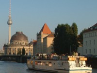 Berlin Stadtrundfahrt mit Schiff